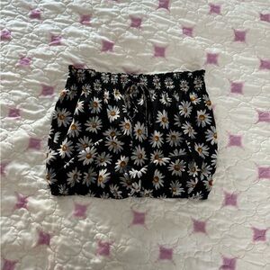 Bella D Black/ White/ Yellow Daisy Print Ruched Tube Top